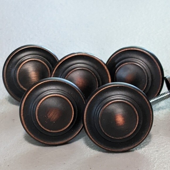 Brixton Ribbed knobs 1 1/4 " Umbrio set of 13 - Picture 3 of 6